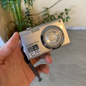 Nikon Coolpix S4000 12 MP Digital Camera